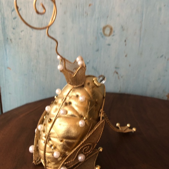 A toad to kiss to find your handsome prince! And he’s pretty cute….. - Picture 10 of 12